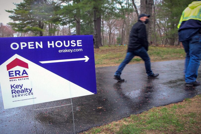 persistent-lack-of-inventory-mass-real-estate-pros-say-sellers-still-have-upper-hand-2, 2834476,